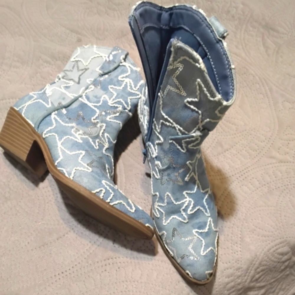 Womens/Juniors Size 7 Blue Jean Starry Boots
